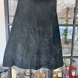 Chic Suede A-Line Skirt – This Season’s Must-Have!